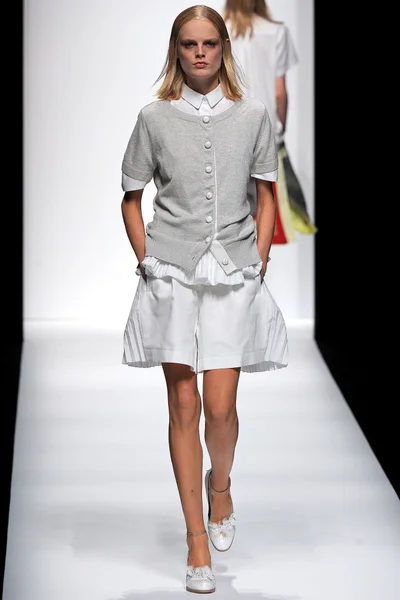 Look 15